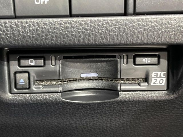 【ETC】高速道路の料金所をストレスなく通過！話題のスポットやサービスエリアに多い「スマートIC」利用時は必須のアイテムです。当店でセットアップを実施、ご納車当日からすぐにご利用いただけます！