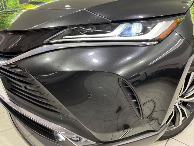 【LEDヘッドライト】悪天候や夜間走行時も良好な視界を確保し安心して運転できる高輝度LEDヘッドライトを装備！点灯速度が早く、消費電力も抑えられています。