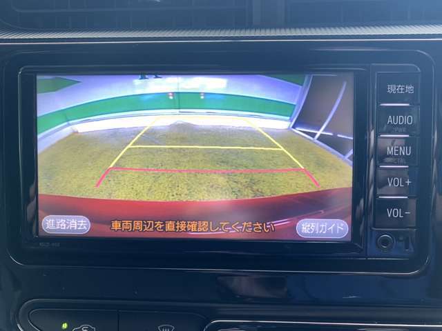 バックカメラがついて後方確認が簡単にできます！苦手としている車庫入れ等も安心して出来ますね！凄く需要の高い装備ですので、最初から付いていれば言う事なしですよね！？