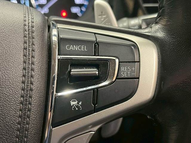【レーダークルーズコントロール】装備で高速道路の運転も楽々です！追従型なので前の車両に合わせて速度調節ができ、渋滞などの際も楽々運転できますよ♪