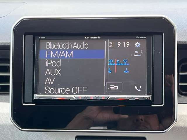 オーディオ画面のアップ写真です。Bluetoothオーディオ・CD・DVDビデオ再生が可能です。