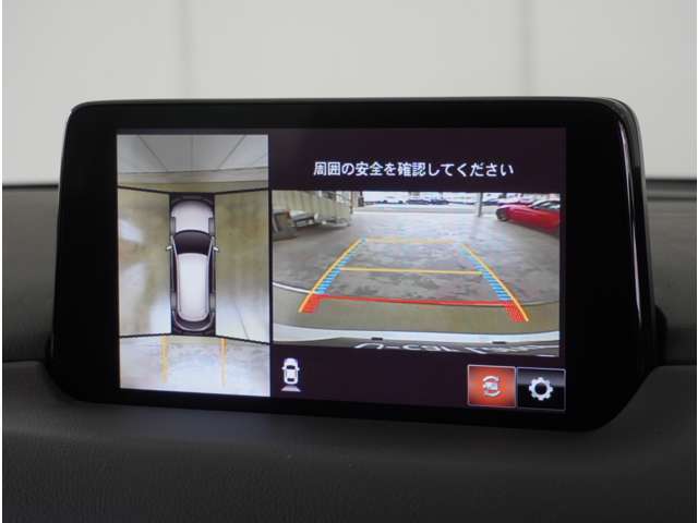 【360°ビュー・モニター】クルマを真上から見たような俯瞰（ふかん）映像や助手席側のサイド映像など、視点を切り替えて表示。さまざまなアングルで視界をサポートします。