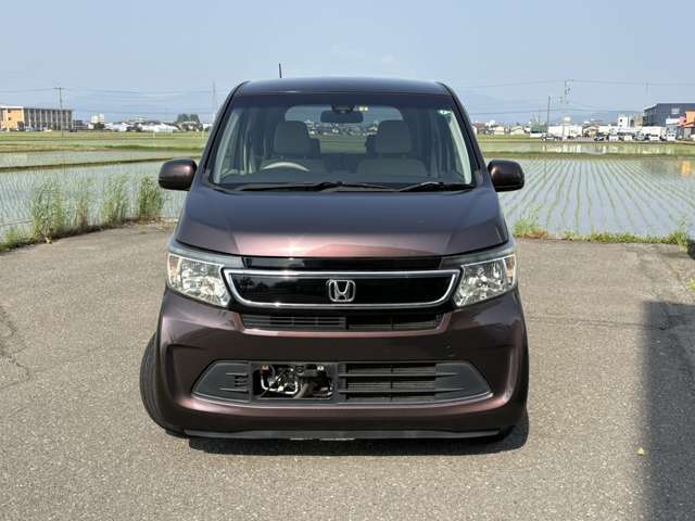 室内展示場を完備しておりますので、天候の悪い日でもゆっくりと車両をご覧下さい。