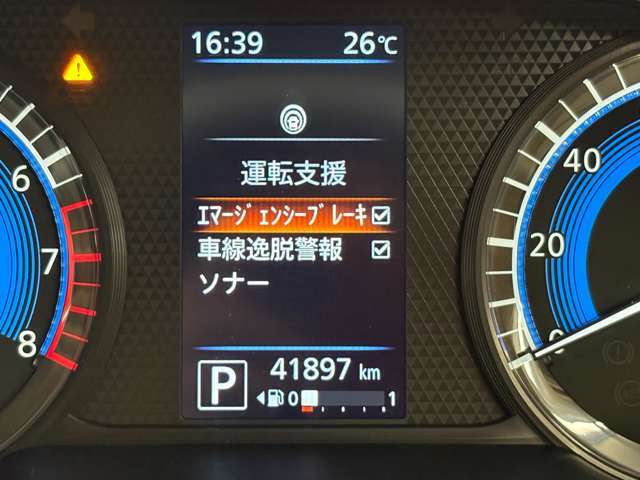 車線逸脱警報も付いてます