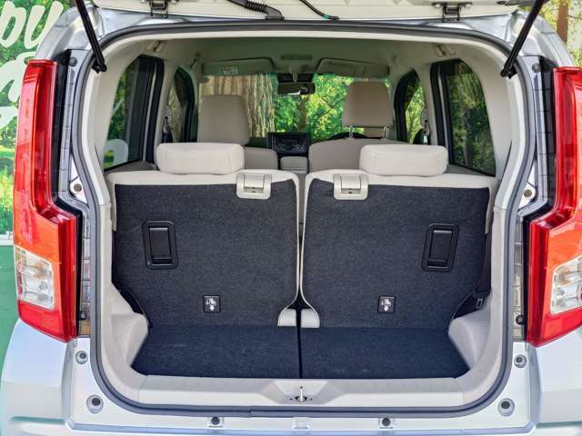 ■充実のアフターサービス■　車の販売はもちろん、自社整備工場・自社鈑金工場・オイル交換＆点検専門店舗を完備しておりますので納車後もお客様のカーライフをトータルでサポートいたします。