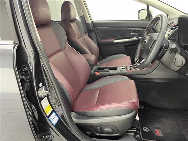 【運転席】座り心地が良いシートなので長時間の運転でも快適にお過ごしいただけます。新品のフロアマットのご注文も可能です。掲載箇所以外にご希望の写真がございましたらお気軽にお問い合わせ下さい。