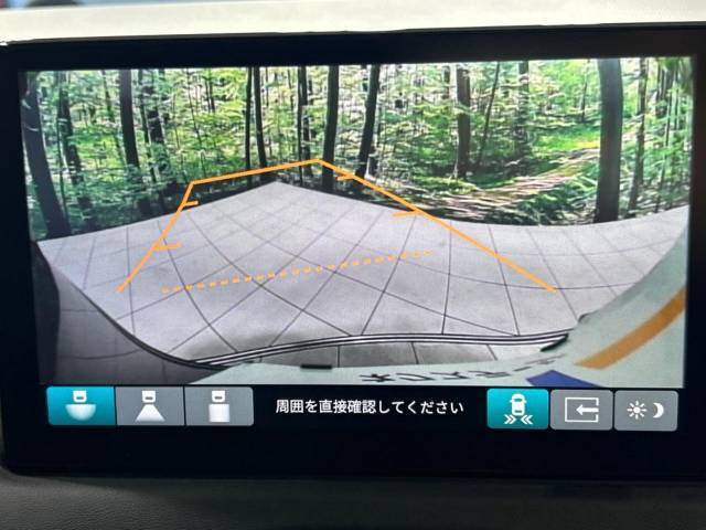 【バックカメラ】駐車時に後方がリアルタイム映像で確認できます。大型商業施設や立体駐車場での駐車時や、夜間のバック時に大活躍！運転スキルに関わらず、今や必須となった装備のひとつです！