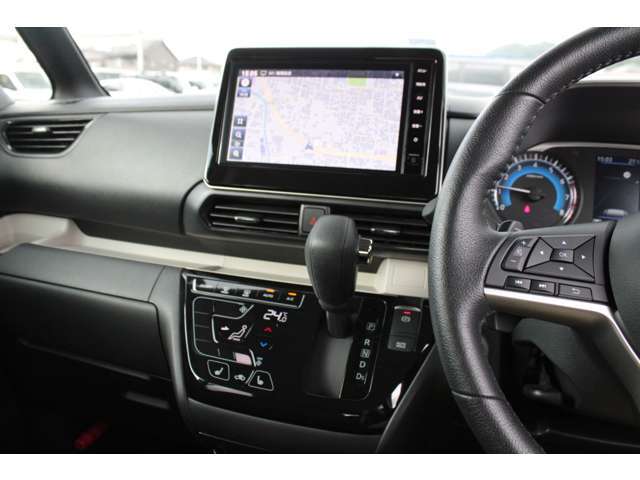 【シートヒーター】寒い季節の味方！エアコンより素早く暖まるので、出発してすぐ車内の寒さを和らげます