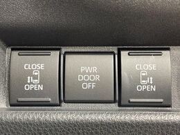 【両側パワースライドドア】スマートキーや運転席のスイッチで後席両側スライドドアの開閉が可能♪電動だから力を入れてドアを開ける必要が無く、小さなお子様でも簡単に開け閉めでき快適です♪