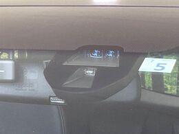 【シティブレーキアクティブシステム】低速走行中に前方の車両等を認識し、衝突しそうな時は警報とブレーキで衝突回避と被害軽減をアシスト。より安全にドライブをお楽しみいただけます。
