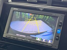 【バックカメラ】駐車時に後方がリアルタイム映像で確認できます。大型商業施設や立体駐車場での駐車時や、夜間のバック時に大活躍！運転スキルに関わらず、今や必須となった装備のひとつです！