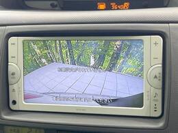 【バックカメラ】駐車時に後方がリアルタイム映像で確認できます。大型商業施設や立体駐車場での駐車時や、夜間のバック時に大活躍！運転スキルに関わらず、今や必須となった装備のひとつです！