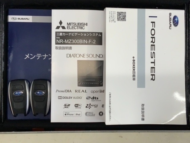 スマートキーは鍵をバッグに入れたままでもドアロックの開閉やエンジンのON・OFFができます。夜間や雨の日も鍵を探さなくて良いので便利です。