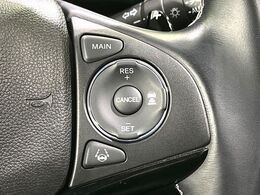 【アダプティブクルーズコントロール】高速道路での長距離走行が楽に！！自動で速度を保つクルーズコントロールが、衝突軽減システムと連携し、前方の車両を感知して車間を保つように速度調節してくれます！！