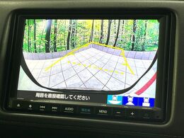 【バックカメラ】駐車時に後方がリアルタイム映像で確認できます。大型商業施設や立体駐車場での駐車時や、夜間のバック時に大活躍！運転スキルに関わらず、今や必須となった装備のひとつです！