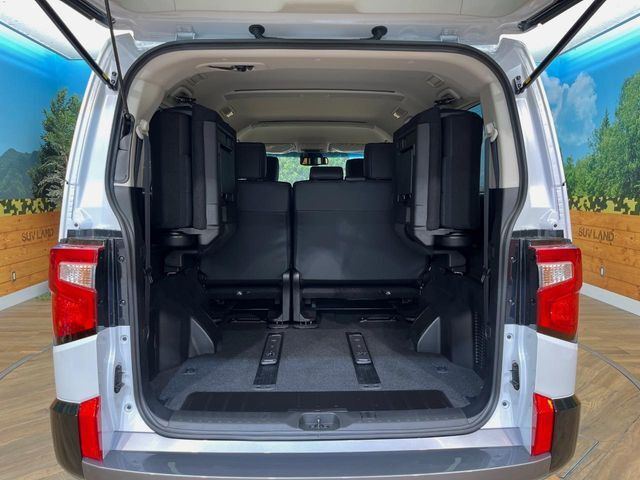 普段のお買い物や通勤、送迎等に十分な荷室スペースを確保しております。セカンドシートを倒すと、大きな荷物の積載も可能です♪