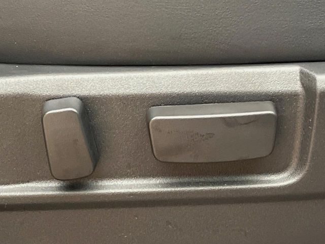 【パワーシート】スイッチ一つで簡単にシートの微調整が可能！電動だから力もいりません！快適なシートポジションにセットして、快適なドライブをお楽しみください。