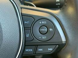 【アダプティブクルーズコントロール】高速走行時に前方のお車を追従してくれるので、長距離ドライブの疲労は大きく軽減されます。