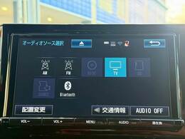 【純正ナビ】一体感のあるナビは、高級感ある車内を演出してくれます。Bluetooth再生などオーディオ機能も充実しておりますので、運転もより楽しめます♪