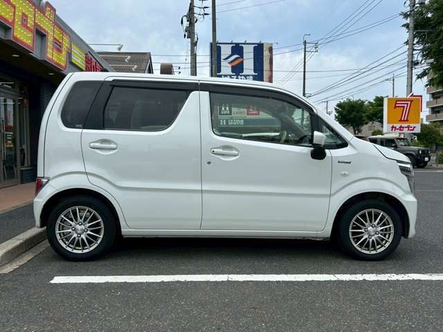 新車、自動車保険の取り扱いもございます！中古車の販売以外でもお客様の事を第一に考え、最前のご提案をさせて頂きます。些細なことでも気兼ね無くお尋ね下さい。