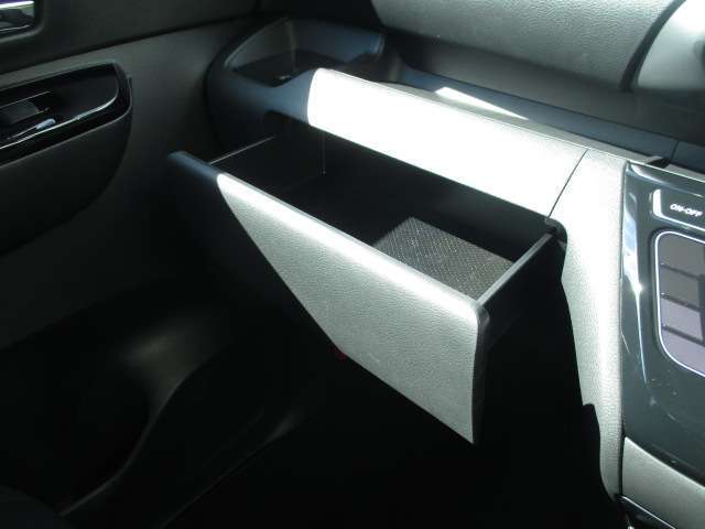 中古車のことはお任せください。専任の担当者がご説明いたします。