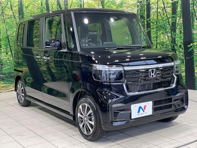 大好評のボディコーティング「弾スプラッシュコート」もご納車までに施工可能。通常のガラスコートと異なる、耐久年数6年の無機質ガラスコーティングが、ボディをキレイな状態に保ってくれます。