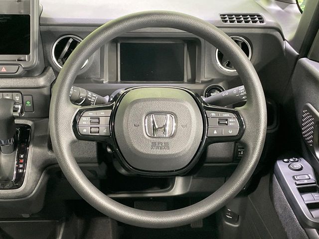 ステアリングも使用感が少なく、きれいな状態となっております♪