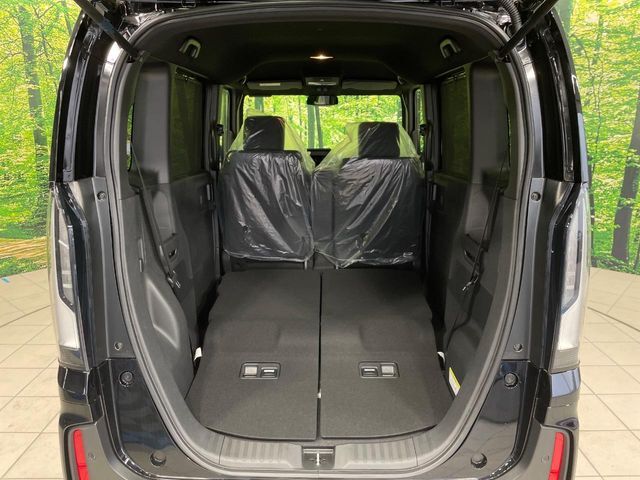 普段のお買い物や通勤、送迎等に十分な荷室スペースを確保しております。セカンドシートを倒すと、大きな荷物の積載も可能です♪