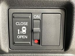 【パワースライドドア】スマートキーや運転席のスイッチでスライドドアの開閉が可能♪電動だから力を入れてドアを開ける必要が無く、小さいお子様でも、重い荷物を持っている時もラクに開け閉めできます♪
