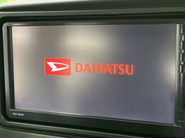 【純正ナビ】人気の純正ナビを装備。オーディオ機能も充実しており、Bluetooth接続すればお持ちのスマホやMP3プレイヤーの音楽を再生可能！毎日の運転がさらに楽しくなります！！