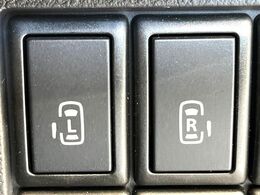 【両側パワースライドドア】スマートキーや運転席のスイッチで後席両側スライドドアの開閉が可能♪電動だから力を入れてドアを開ける必要が無く、小さなお子様でも簡単に開け閉めでき快適です♪