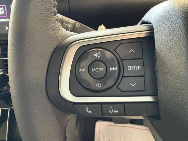 軽自動車は何よりその手軽さが魅力ですね。狭い道でもラクラクです。税金など維持費も抑えられるし、セカンドカーとしてもオススメのくるまです。