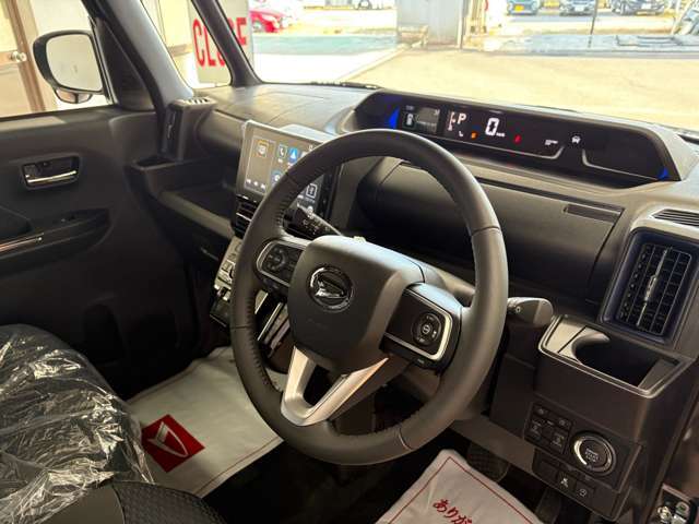 軽自動車は何よりその手軽さが魅力ですね。狭い道でもラクラクです。税金など維持費も抑えられるし、セカンドカーとしてもオススメのくるまです。