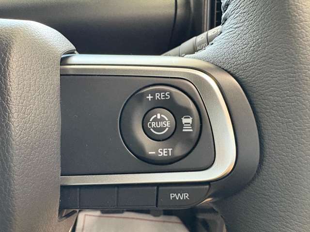 軽自動車は何よりその手軽さが魅力ですね。狭い道でもラクラクです。税金など維持費も抑えられるし、セカンドカーとしてもオススメのくるまです。