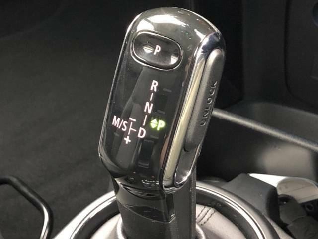 ●MTモード付きAT：通常は自動でおこなわれる変速（ギアチェンジ）をドライバーの操作によって意図的に変えられるシステムです。より一層普段のドライブをお楽しみいただけます！