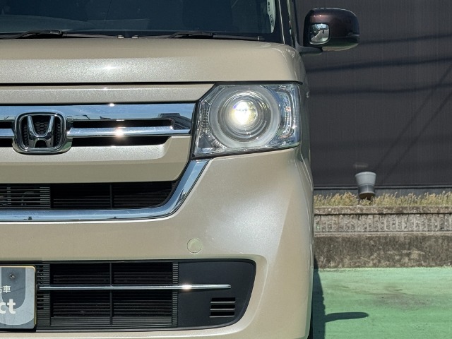 LEDヘッドライト搭載でしっかり明るく照らしてくれるので、夜間走行や不慣れな道でも安心です。