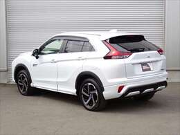 電力のみでのEV走行が可能な距離は57km（カタログ燃費）となっております。