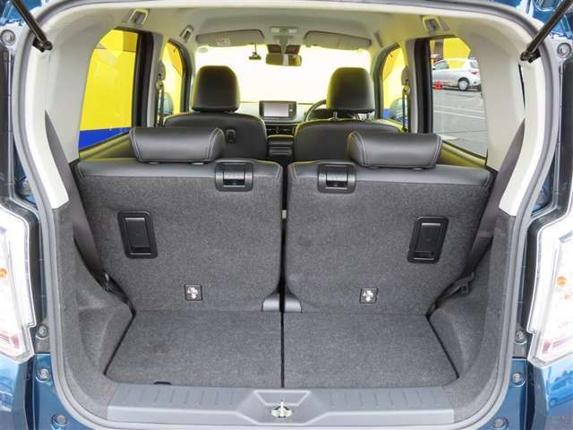 お友達と一緒に行くお買い物でも、たっぷり積める荷室があるので、帰りもゆったり帰れそうですね。お子様と一緒に行くお買い物でも役立ちそうです。