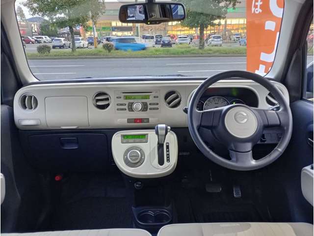 インパネシフトで足元も広々！長距離移動も楽々です♪