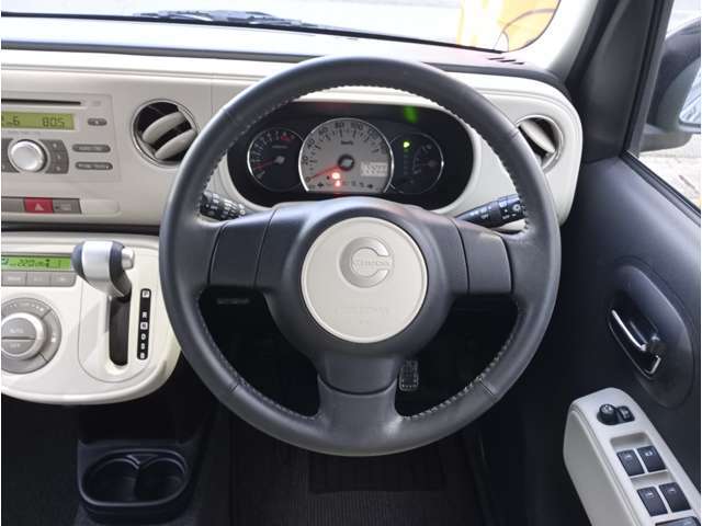 快適なドライブを♪シート、ハンドル状態良いです♪