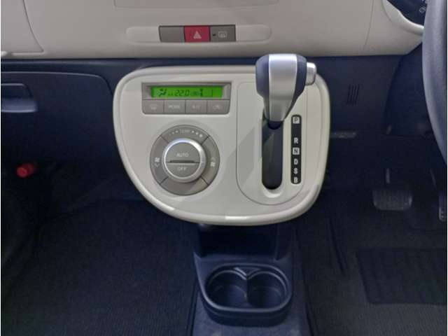 キッズコーナー！お子様と一緒に来店もご安心ください♪ショールームにはキッズコーナーを設け少しばかりですが絵本やDVDを取り揃えておりますので、お子様の退屈を少しでも解消していただけます。