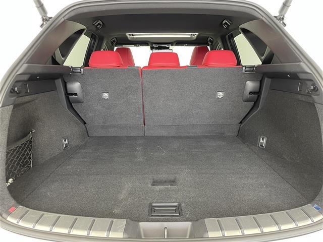 【トランク】積み込みやすくて、たっぷり積める荷室です。シートアレンジできるものは、乗車人数と荷物の量や大きさによってシートを動かすことができるので、より快適なドライブが可能です！