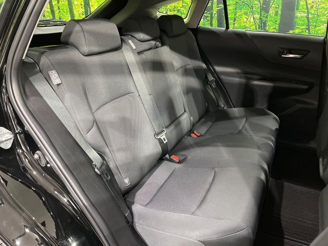 後部座席も気になるようなキズ・汚れやへたり等、大きなダメージはなく、良好な状態です。