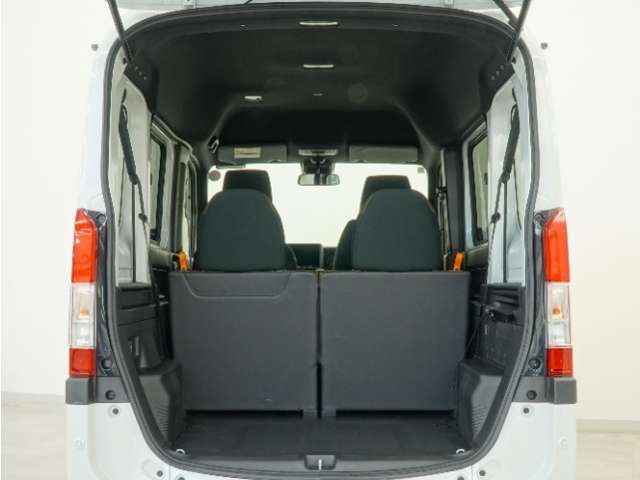 コンパクトなボディでもたっぷり詰めます。普段のお買い物や通勤から、レジャーまで多彩な使い勝手で日々快適に使用していただけるお車です。