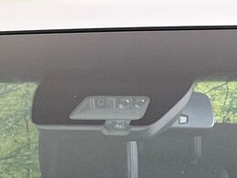 【三菱e-Assist】走行中に前方の車両等を認識し、衝突しそうな時は警報とブレーキで衝突回避と被害軽減をアシスト。より安全にドライブをお楽しみいただけます。
