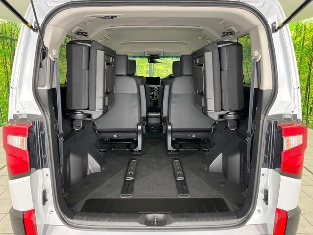 普段のお買い物や通勤、送迎等に十分な荷室スペースを確保しております。セカンドシートを倒すと、大きな荷物の積載も可能です♪
