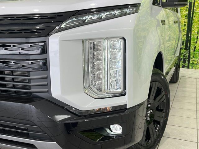 【LEDヘッドライト】悪天候や夜間走行時も良好な視界を確保し安心して運転できる高輝度LEDヘッドライトを装備！点灯速度が早く、消費電力も抑えられています。