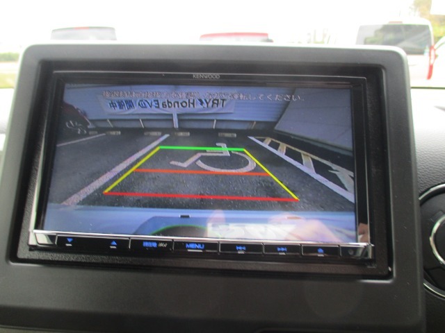 バックカメラ付きで駐車も安心☆