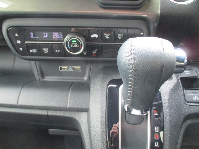 運転席＆助手席シートヒーター付で冬もポカポカ☆