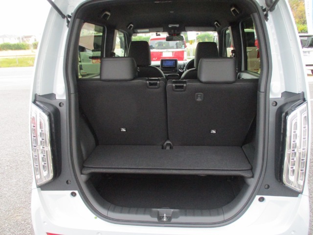 荷室は十分な広さです☆